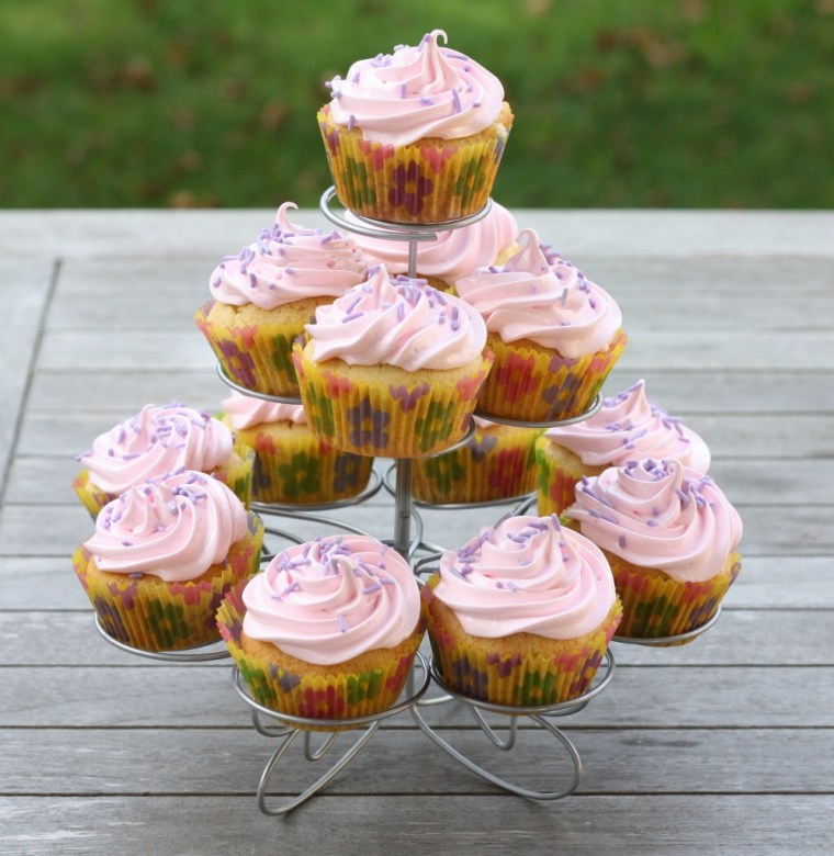 Vanilla Cupcakes with Marshmallow Frosting